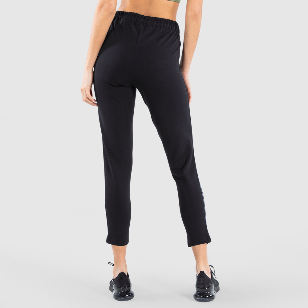 I pantaloni della tuta portano