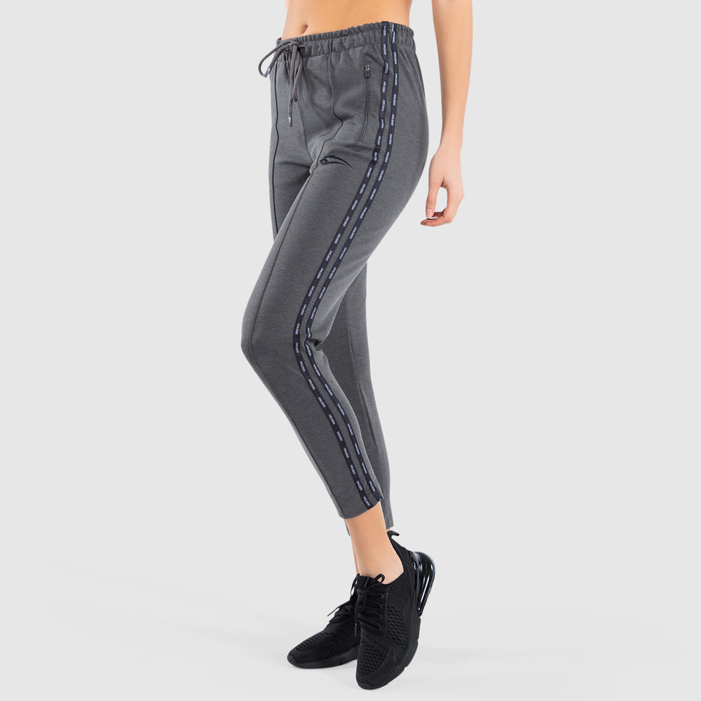 I pantaloni della tuta portano