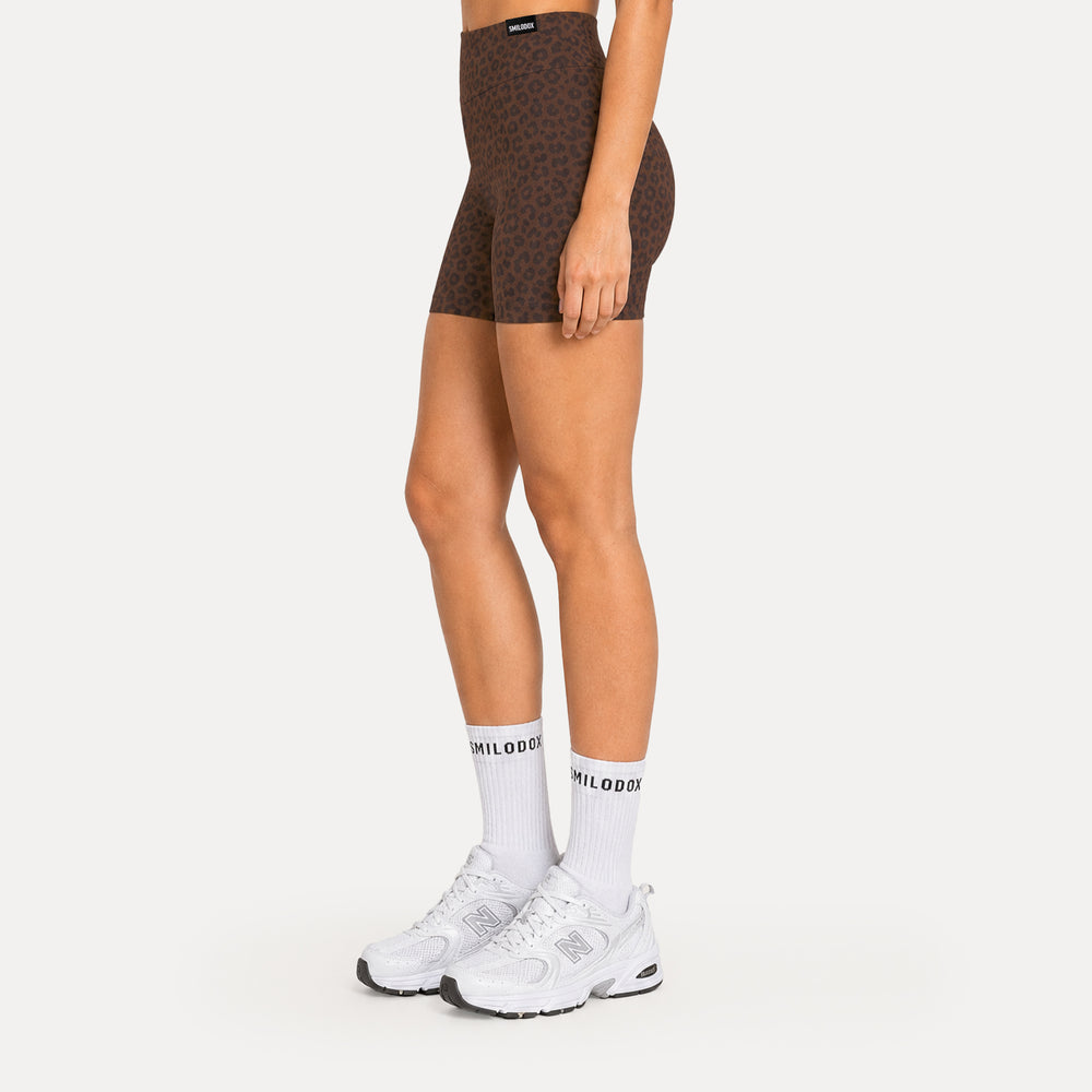 LEO Shorts Velvara