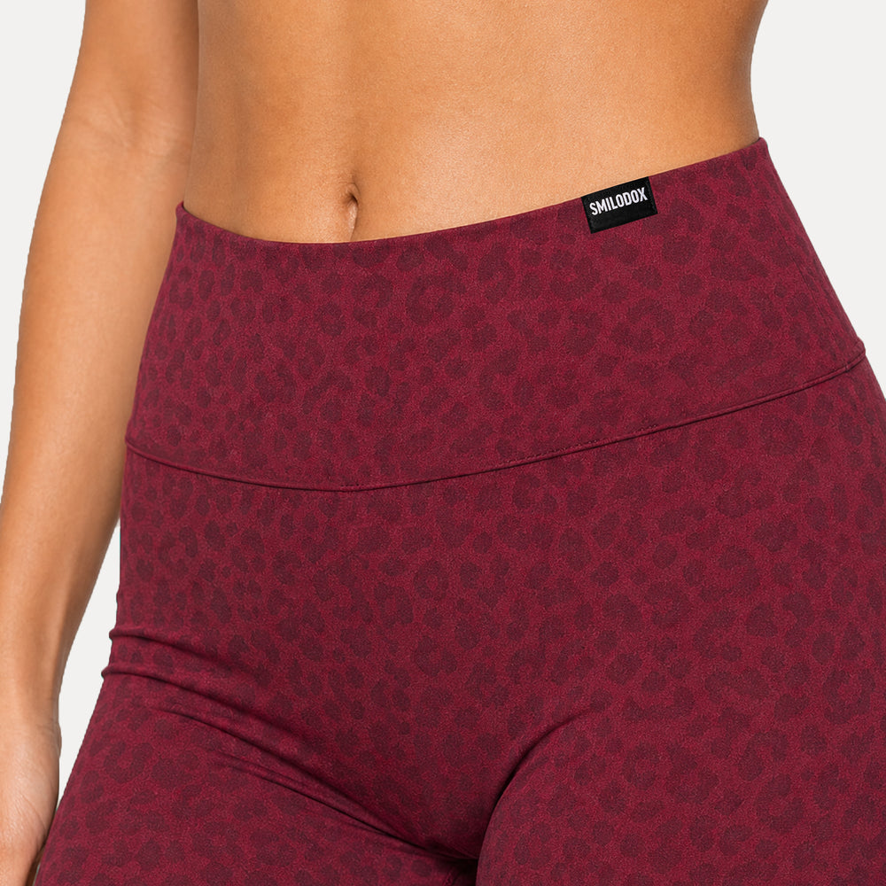 LEO Shorts Velvara